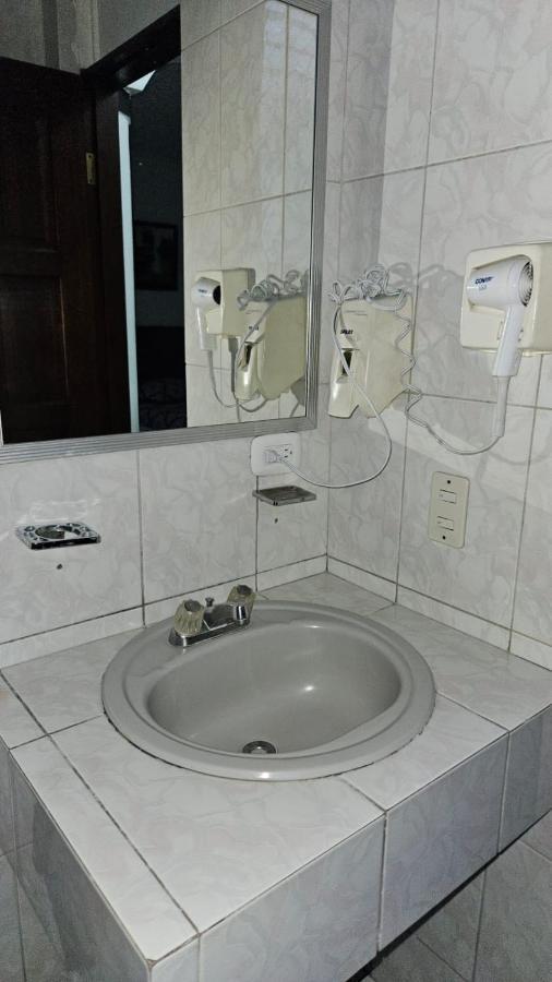 Hotel Valladolid Эредия Экстерьер фото